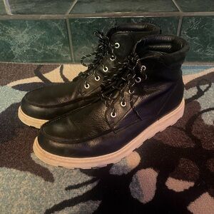 Men’s SOREL black Waterproof winter boots size 11.5. Great preowned condition.